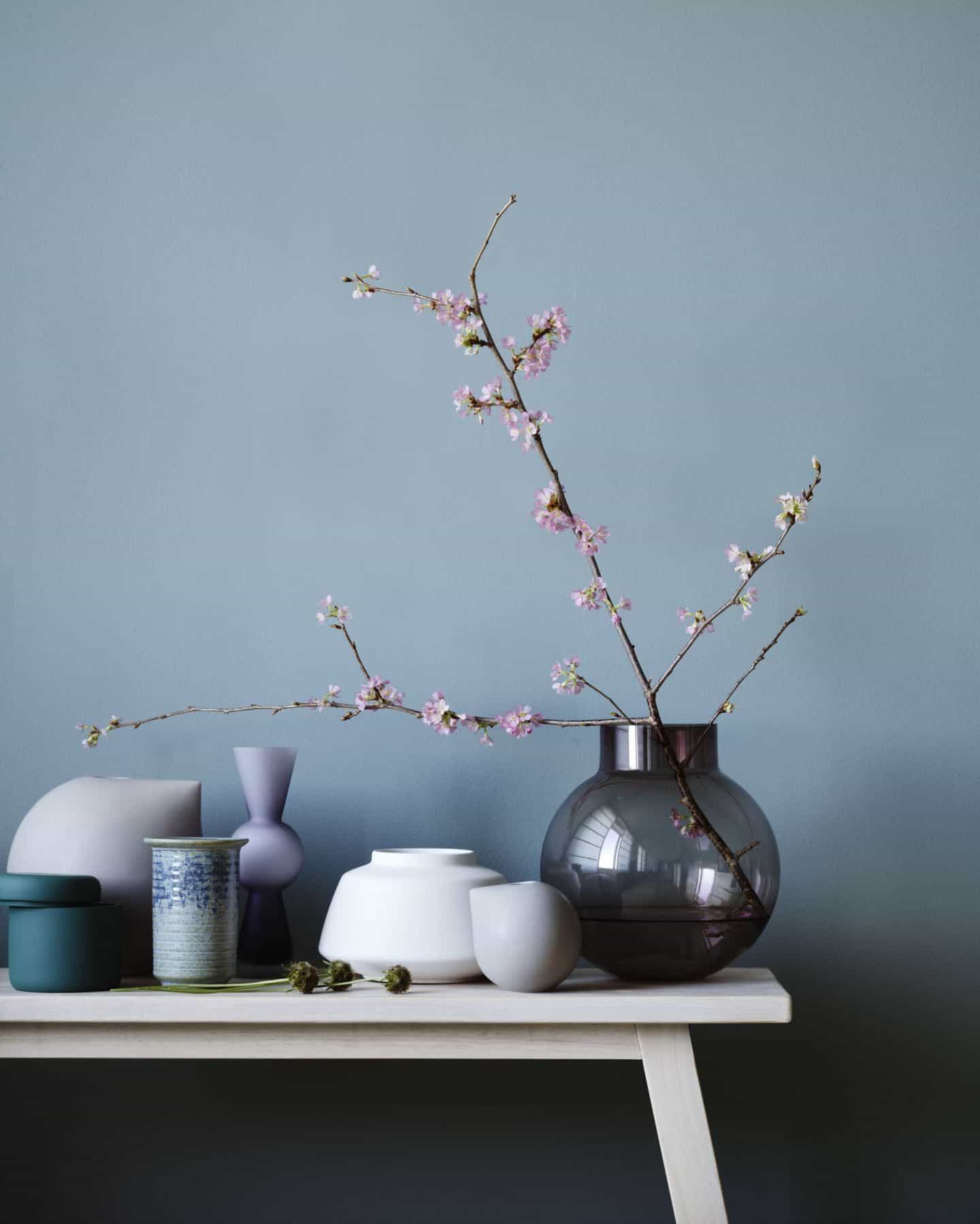 Japanese Style at Home Book Review - Ikebana, or the Japanese art of flower arranging, involves using as few stems as possible and arranging them asymmetrically to best highlight their natural beauty