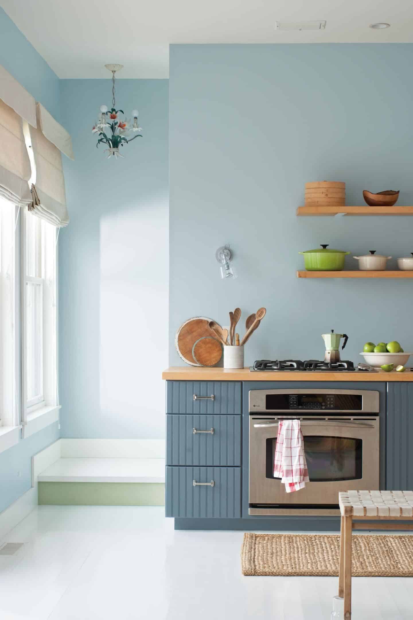 Colourful Kitchen cabinets in Benjamin Moore Normandy Blue