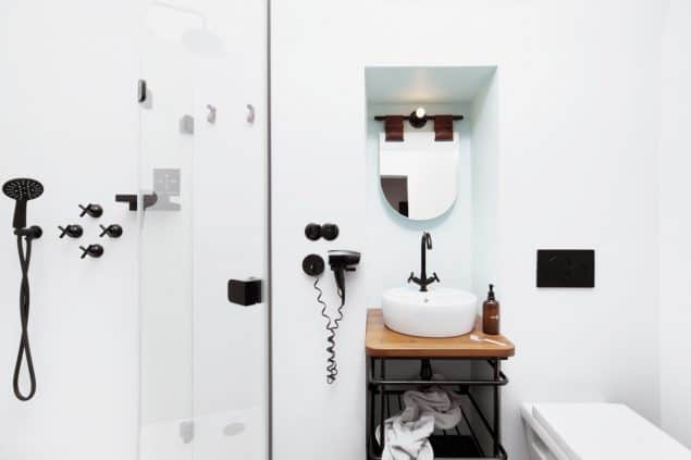 Design Hostel Long Story Short in the Czech Republic_Arc bathroom_photo by Josef Kubicek