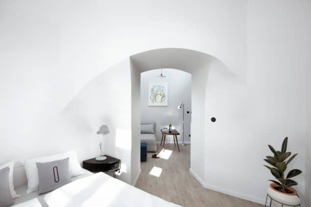 Design Hostel Long Story Short in the Czech Republic_Nook room_photo by Josef Kubicek