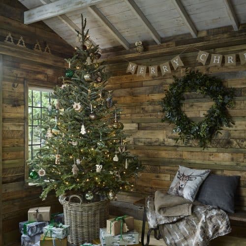 Dobbies Enchanted Garden Christmas Trend features organic and natural materials and textures, lots of green, woodland animals and touches of gold for added glamour.