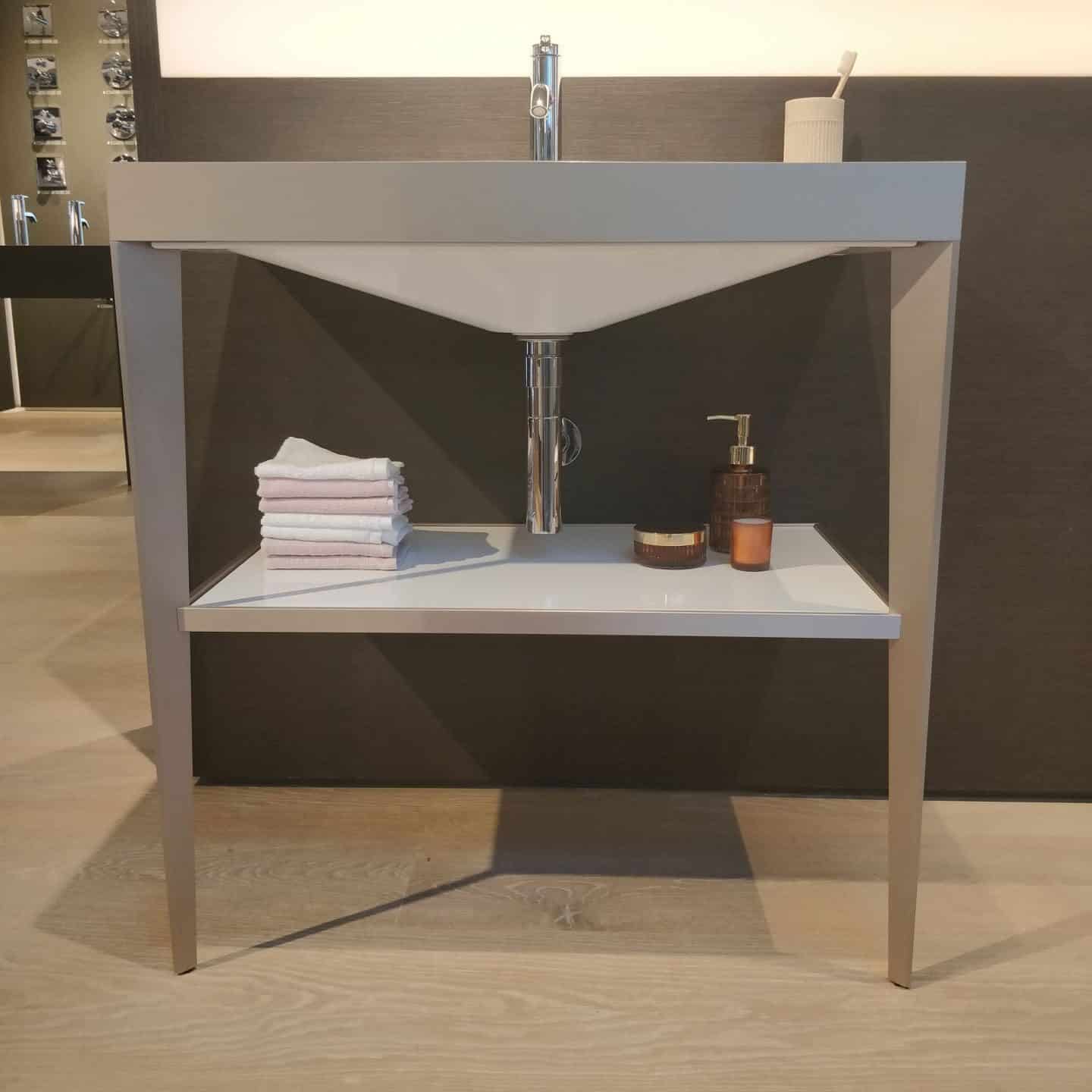 Viu / XViu washbasin in the Duravit Showroom in Clerkenwell