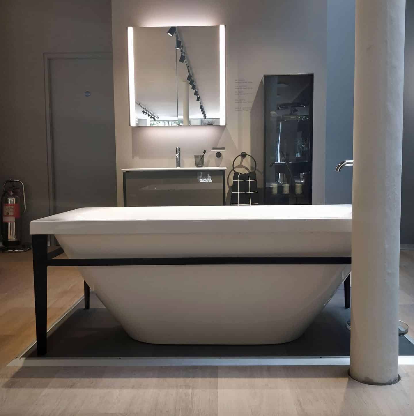 Viu /XViu bathtub in the Duravit Showroom in Clerkenwell