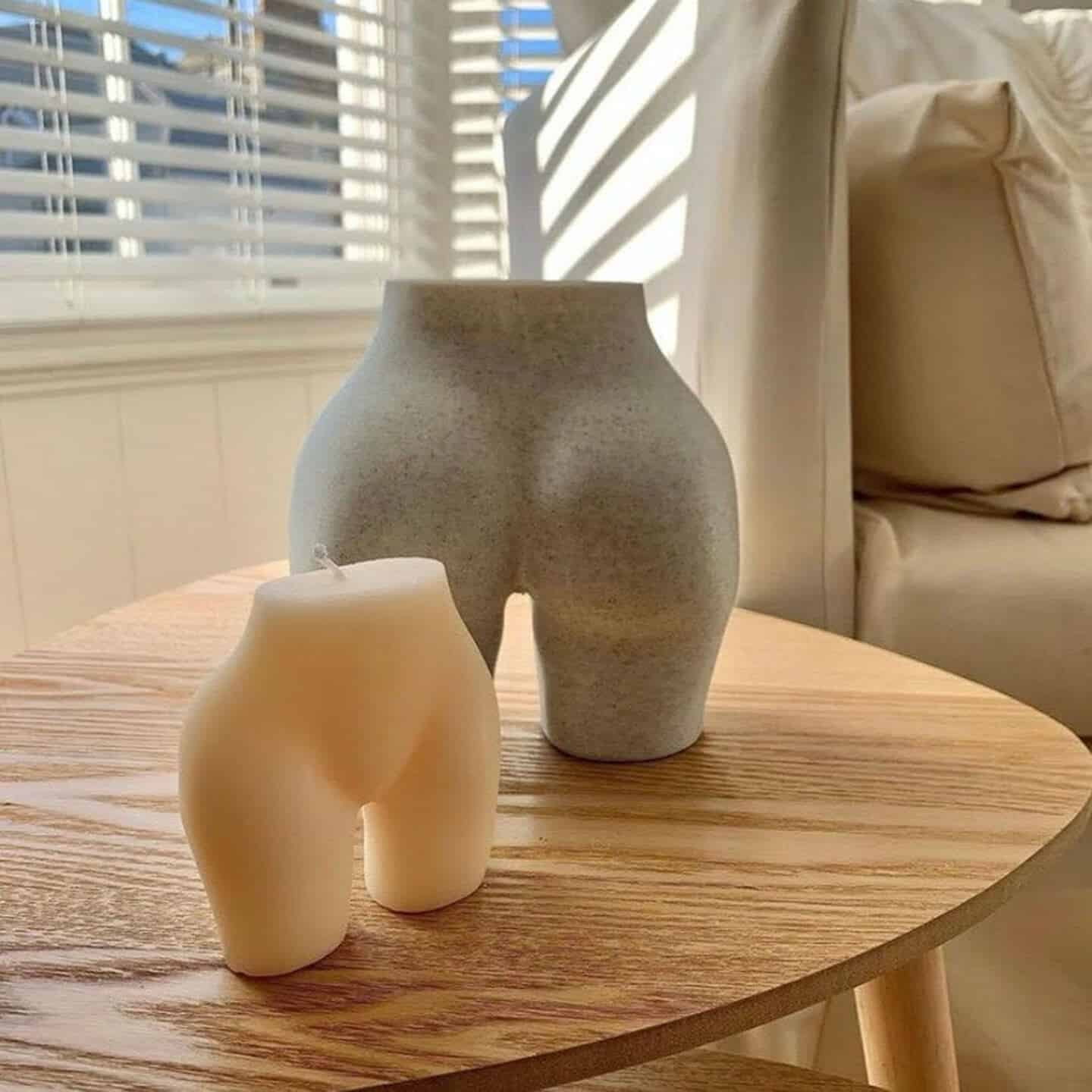 A woman's bum vase and cable on a coffee table in a living room