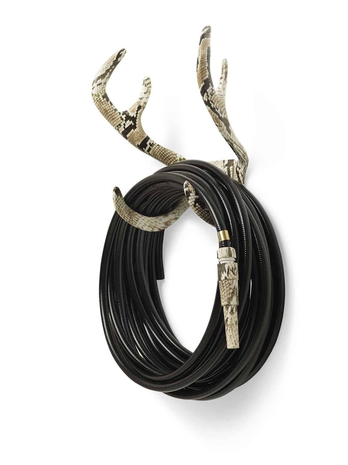 Garden Glory - Stylish garden equipment - black garden hose with snakeskin nozzle wall-mounted on snakeskin antlers