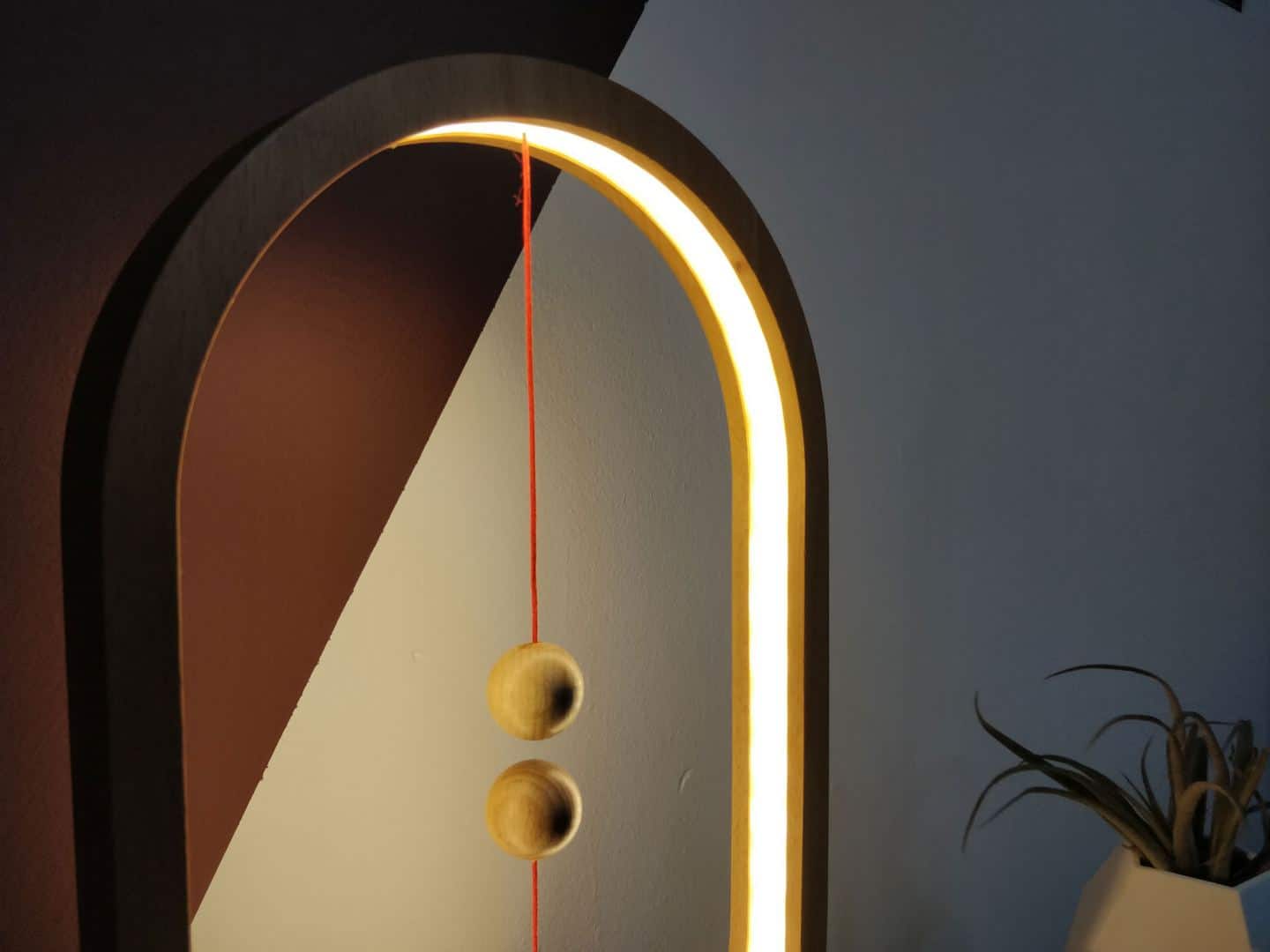 Close up of the Heng Balance Lamp by Enso & Paris