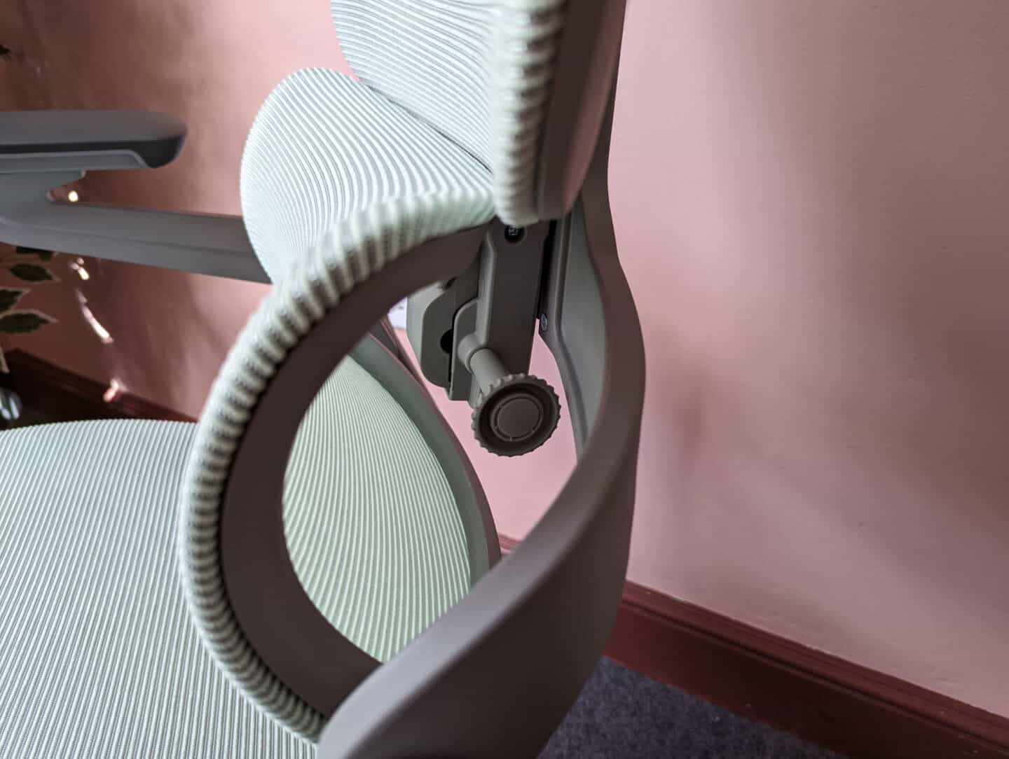 A closeup of the lumbar support of the Hinomi  H1 Pro Ergonomic Office Chair