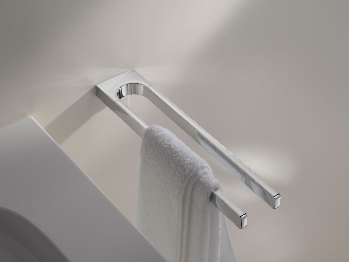 Chrome towel rail