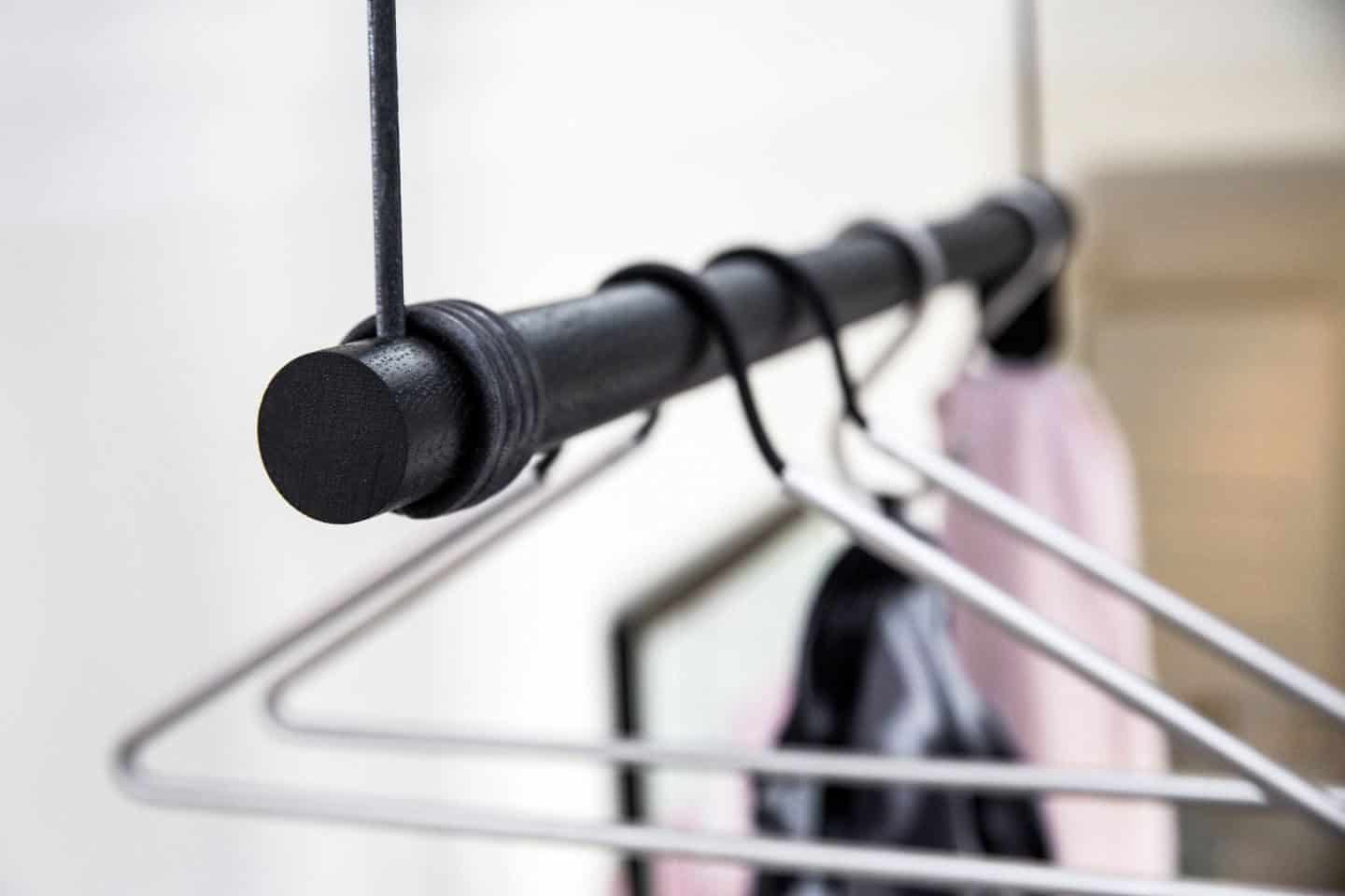 Suspended pole clothes hanger from LIND DNA