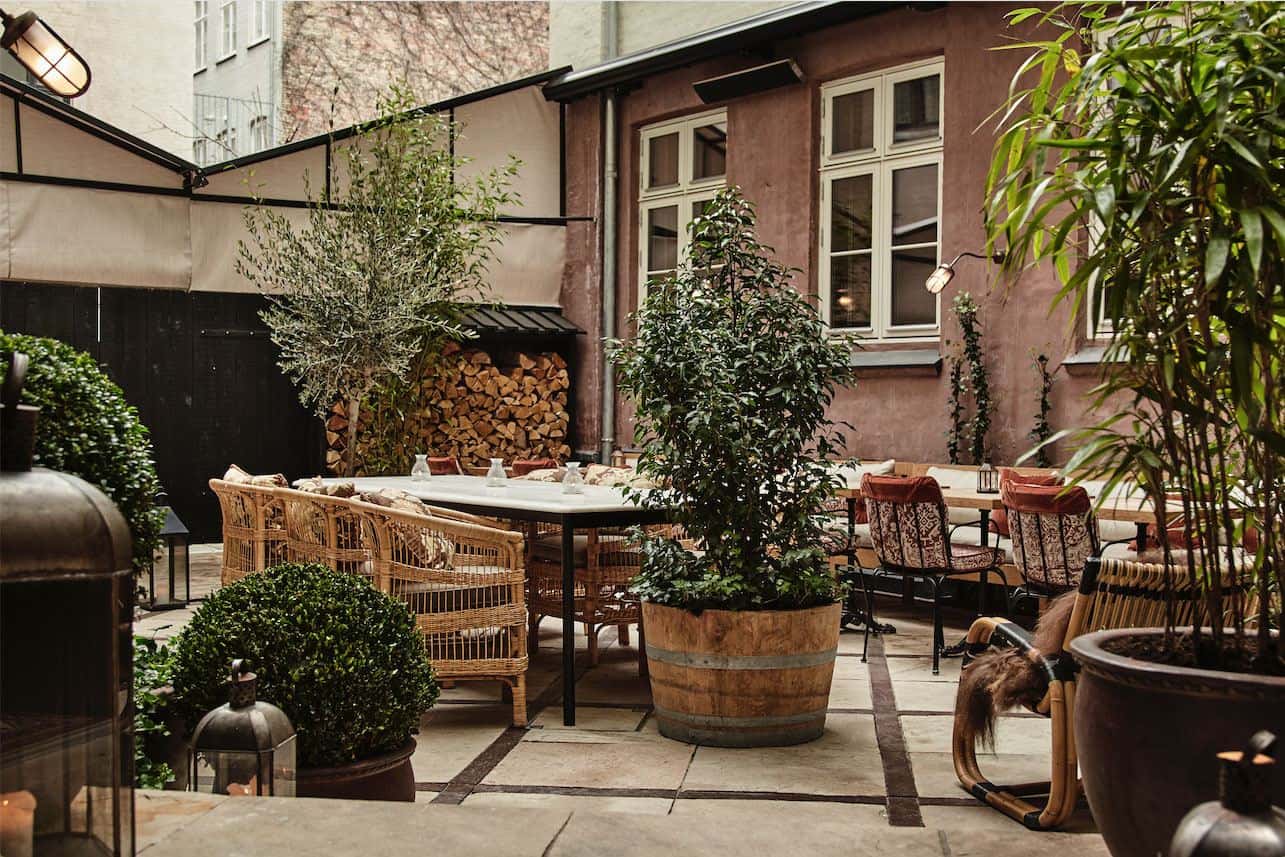 Sander Hotel, a design hotel in copenhagen. The courtyard is full of greenery and can be used all year round.