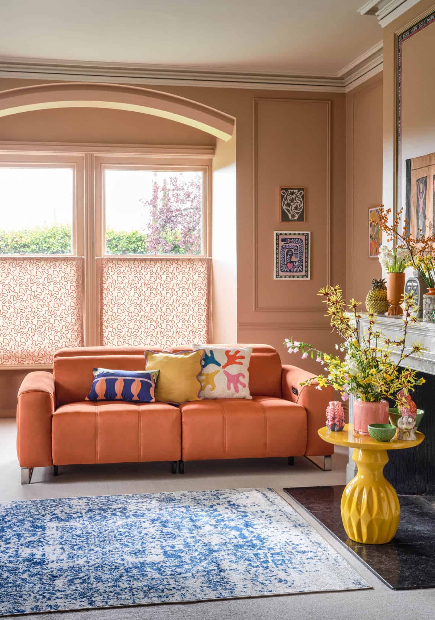 A living room inspired by Pantone Colour of the Year 2024 Peach Fuzz